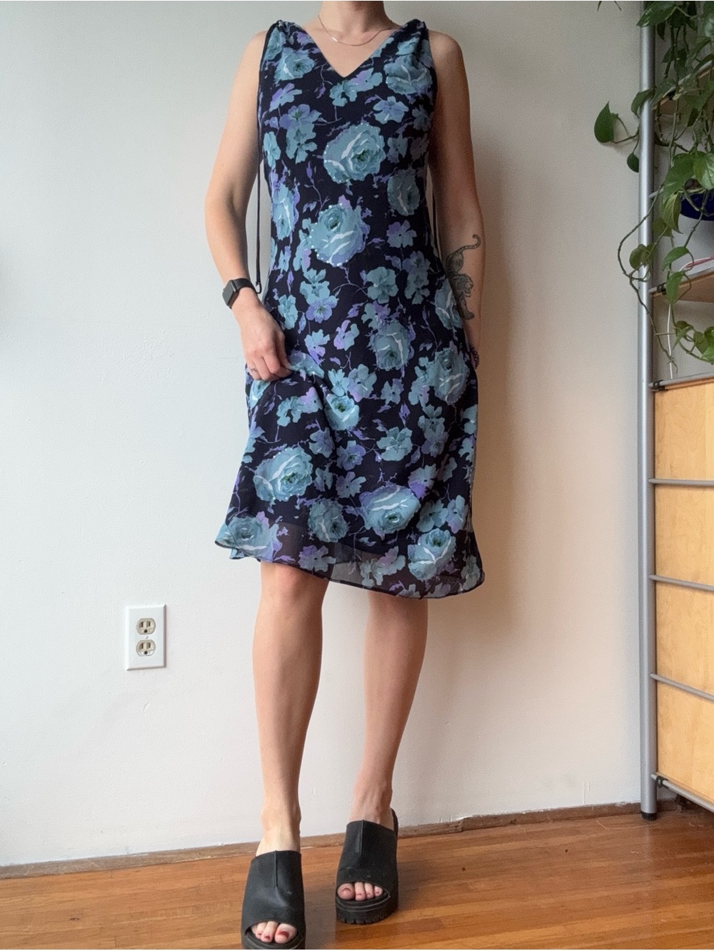 Lola P. Blue Floral V-Neck Sequin Sleeveless Midi Dress